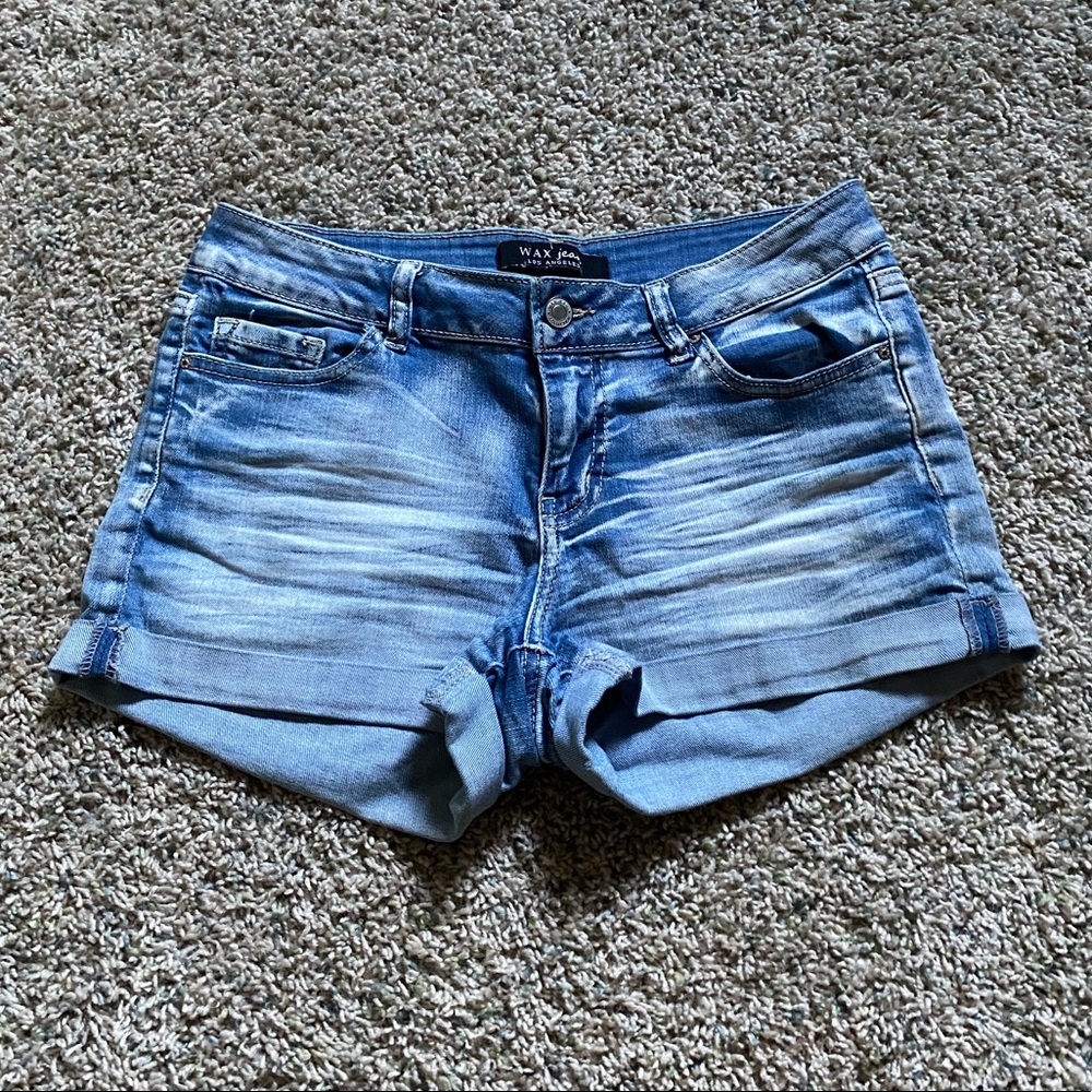 Light wash/low rise denim shorts